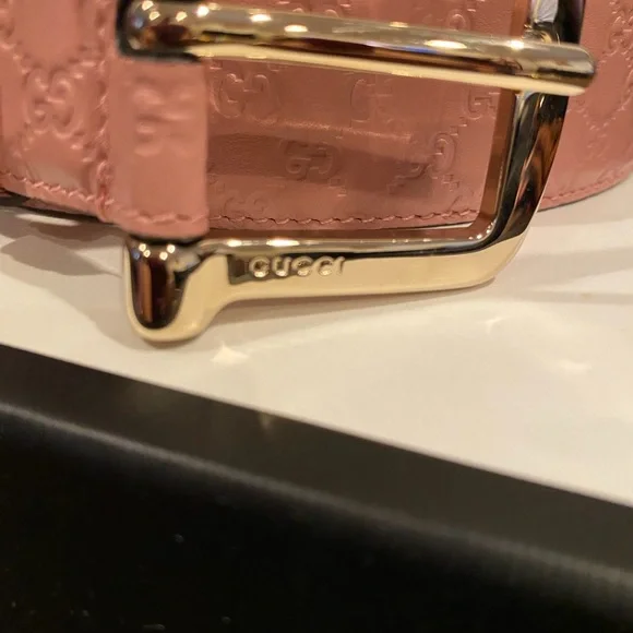 Gucci Mauve Pink Embossed Leather Women's Belt with Gold Buckle - Picture 3 of 4
